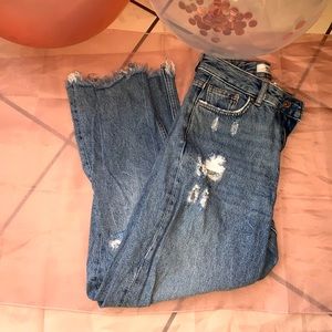 Distressed Boyfriend Jeans.